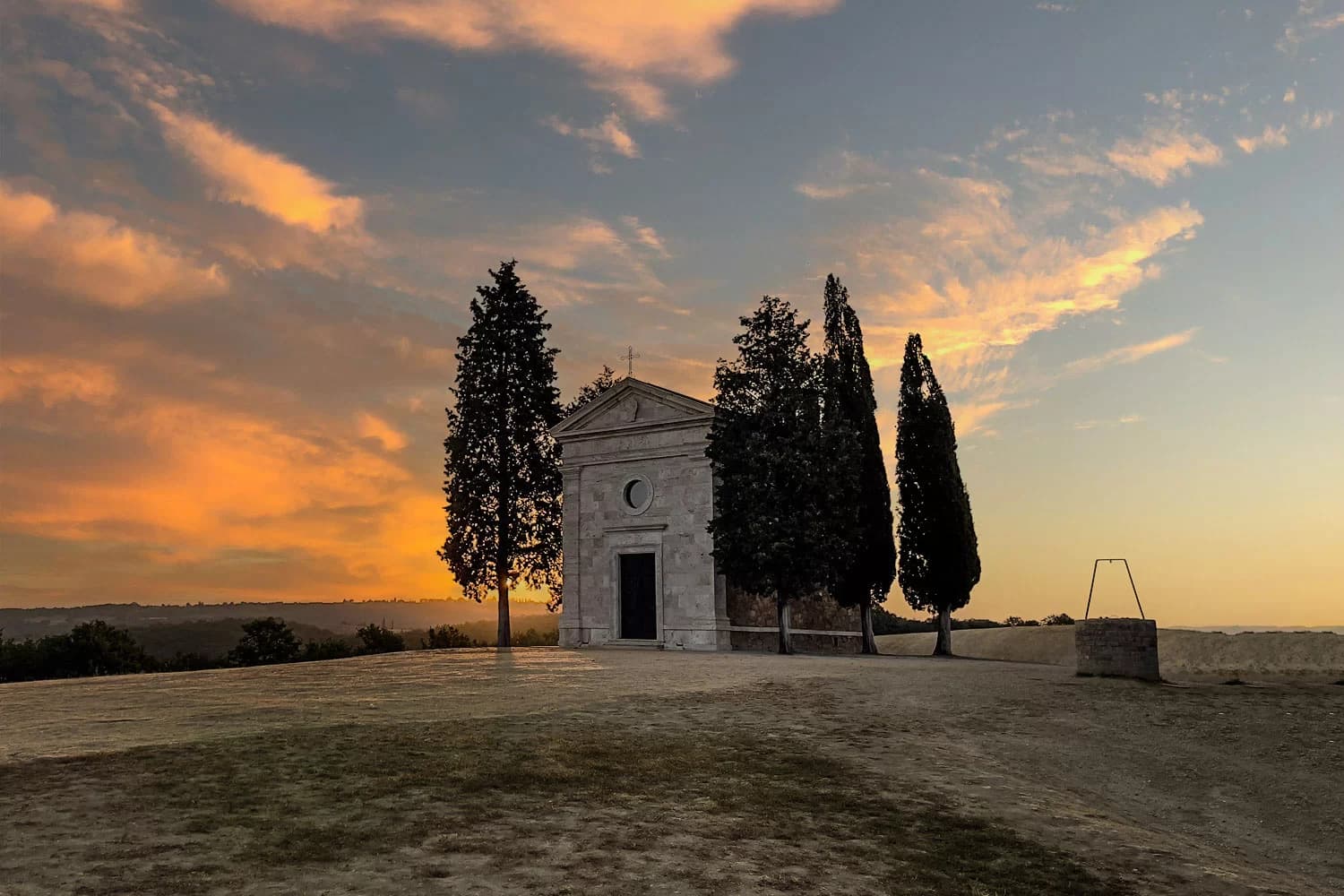 6. La Cappella di Vitaleta e i Pici caldi