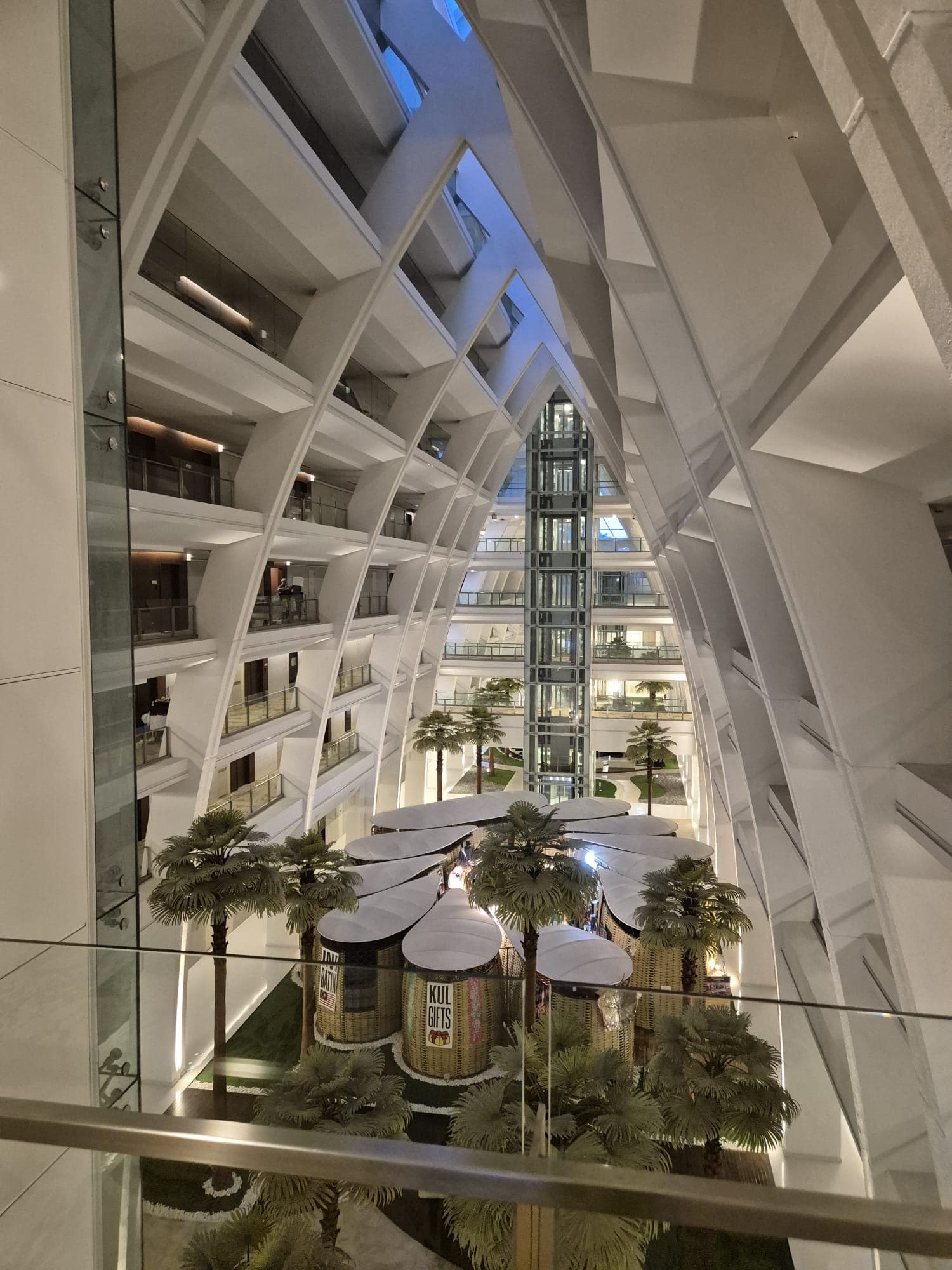 1. ✈️ La Logistica: Saudia e il pernotto tattico