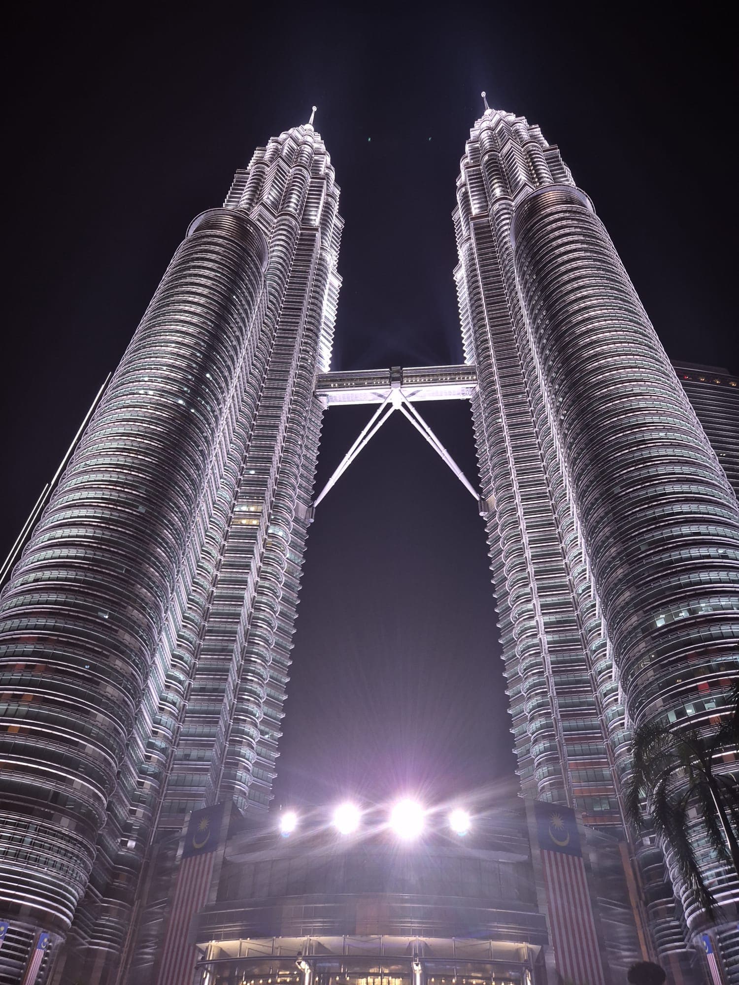 MALAYSIA: OLTRE LO SCHERMO