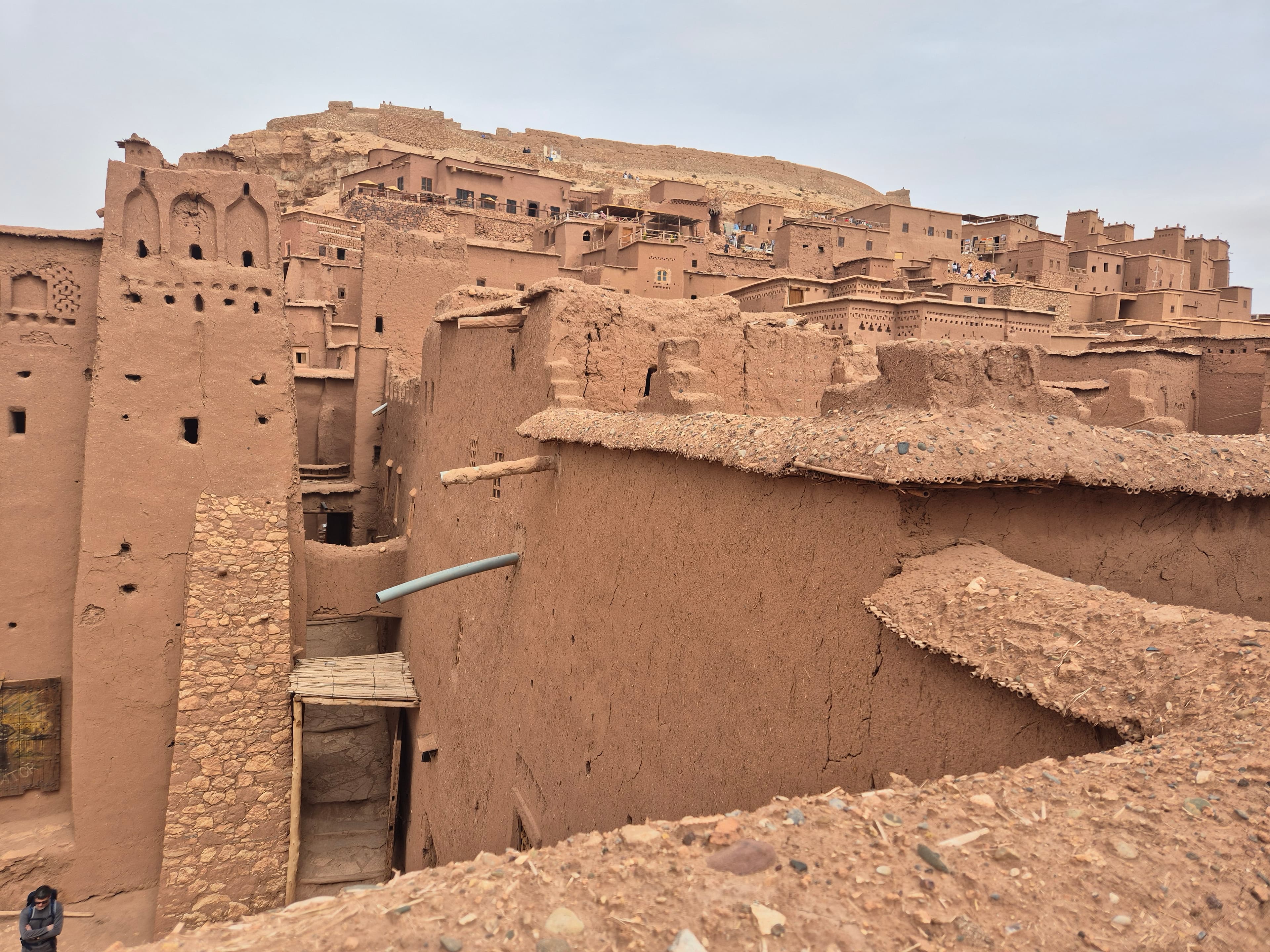 5. ⛰️ Ouzoud: 600 Gradini tra Scimmie e Simboli Amazigh